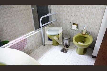 Casa à venda com 450m², 5 quartos e 4 vagasBanheiro Social