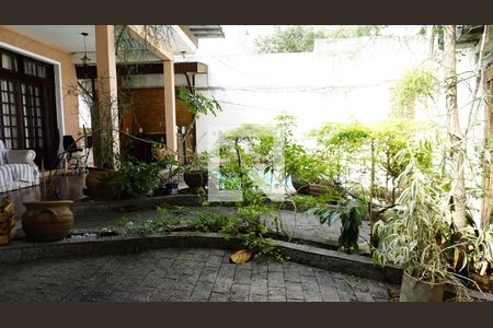 Casa à venda com 450m², 5 quartos e 4 vagasVaranda - Frente Casa