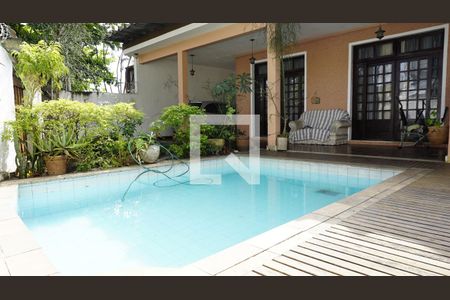 Casa à venda com 450m², 5 quartos e 4 vagasPiscina