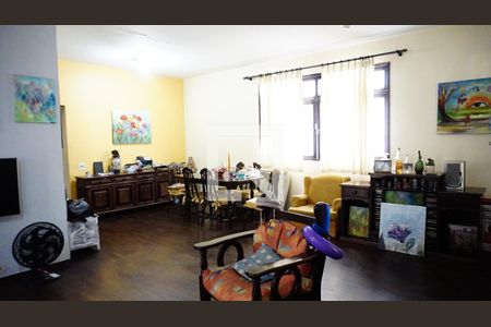 Casa à venda com 450m², 5 quartos e 4 vagasSala