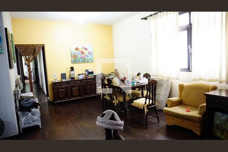 Casa à venda com 450m², 5 quartos e 4 vagasSala