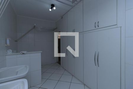 Casa para alugar com 540m², 6 quartos e 4 vagas Casa para alugar com 540m², 6 quartos e 4 vagasÁrea de Serviço