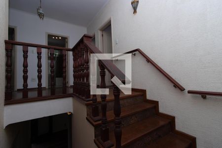 Casa para alugar com 540m², 6 quartos e 4 vagas Casa para alugar com 540m², 6 quartos e 4 vagasEscada