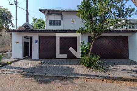 Casa para alugar com 540m², 6 quartos e 4 vagas Casa para alugar com 540m², 6 quartos e 4 vagasFachada