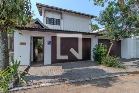 Casa para alugar com 540m², 6 quartos e 4 vagas Casa para alugar com 540m², 6 quartos e 4 vagasFachada