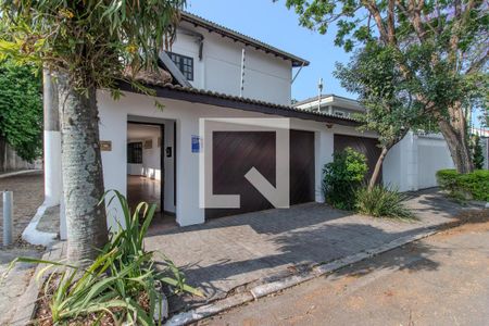 Casa para alugar com 540m², 6 quartos e 4 vagas Casa para alugar com 540m², 6 quartos e 4 vagasFachada