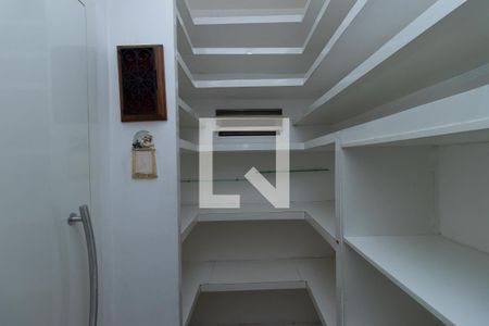 Casa para alugar com 540m², 6 quartos e 4 vagas Casa para alugar com 540m², 6 quartos e 4 vagasDespensa