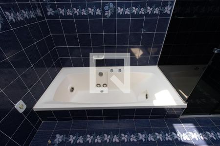 Casa para alugar com 540m², 6 quartos e 4 vagas Casa para alugar com 540m², 6 quartos e 4 vagasBanheiro da Suíte 1