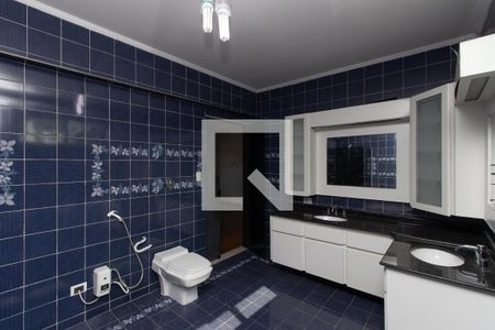 Casa para alugar com 540m², 6 quartos e 4 vagas Casa para alugar com 540m², 6 quartos e 4 vagasBanheiro da Suíte 1