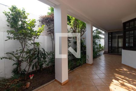 Casa para alugar com 540m², 6 quartos e 4 vagas Casa para alugar com 540m², 6 quartos e 4 vagasEntrada