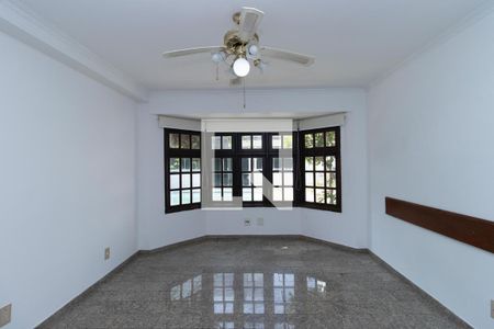 Casa para alugar com 540m², 6 quartos e 4 vagas Casa para alugar com 540m², 6 quartos e 4 vagasSala de TV