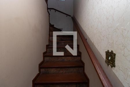 Casa para alugar com 540m², 6 quartos e 4 vagas Casa para alugar com 540m², 6 quartos e 4 vagasEscada