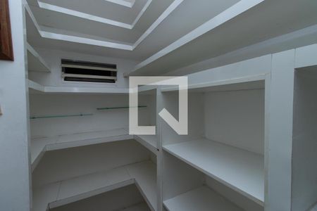 Casa para alugar com 540m², 6 quartos e 4 vagas Casa para alugar com 540m², 6 quartos e 4 vagasDespensa