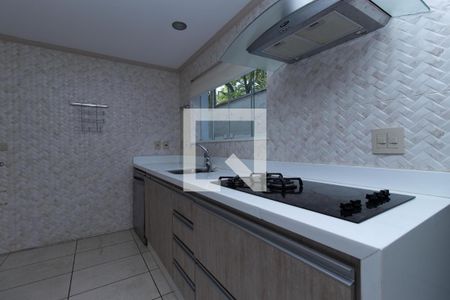 Casa para alugar com 540m², 6 quartos e 4 vagas Casa para alugar com 540m², 6 quartos e 4 vagasCozinha
