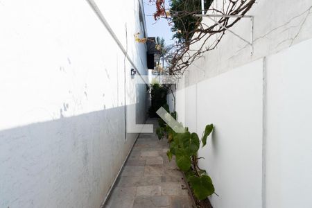 Casa para alugar com 540m², 6 quartos e 4 vagas Casa para alugar com 540m², 6 quartos e 4 vagasCorredor