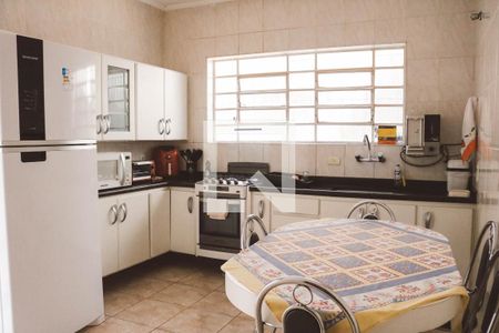 Casa à venda com 160m², 4 quartos e 4 vagas Casa à venda com 160m², 4 quartos e 4 vagasCozinha