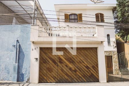 Casa à venda com 160m², 4 quartos e 4 vagas Casa à venda com 160m², 4 quartos e 4 vagasFachada