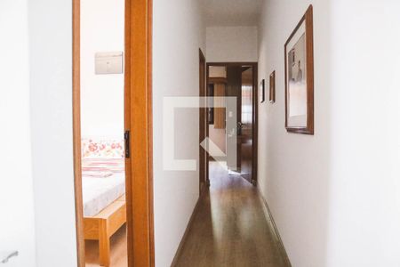 Casa à venda com 160m², 4 quartos e 4 vagas Casa à venda com 160m², 4 quartos e 4 vagasCorredor