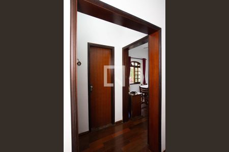 Casa à venda com 300m², 3 quartos e 5 vagasCorredor