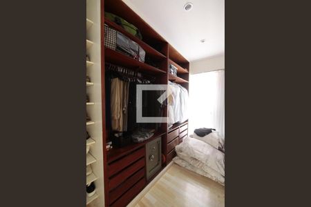 Apartamento à venda com 310m², 4 quartos e 3 vagasCloset quarto 4 suite