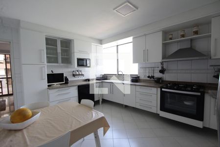 Apartamento à venda com 310m², 4 quartos e 3 vagasCozinha