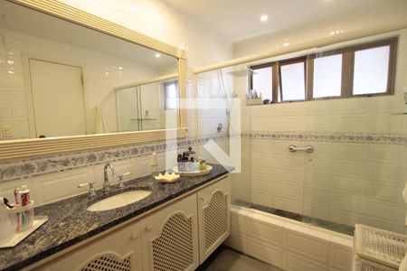 Apartamento à venda com 310m², 4 quartos e 3 vagasBanheiro quarto 4 suite