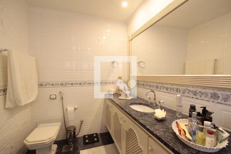 Apartamento à venda com 310m², 4 quartos e 3 vagasBanheiro quarto 4 suite