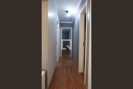 Corredor de apartamento para alugar com 3 quartos, 56m² em Jardim Cocaia, Guarulhos