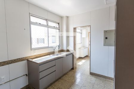 Apartamento para alugar com 139m², 4 quartos e 2 vagas Apartamento para alugar com 139m², 4 quartos e 2 vagasCozinha