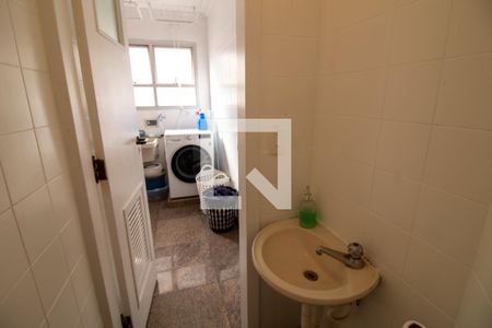 Apartamento para alugar com 97m², 3 quartos e 2 vagasBanheiro de Serviço