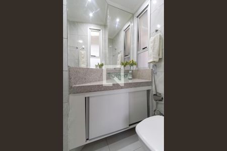 Apartamento à venda com 71m², 3 quartos e 2 vagasBanheiro da suíte