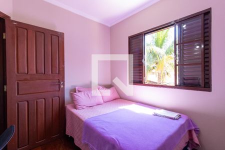 Casa à venda com 257m², 5 quartos e 4 vagasQuarto 2