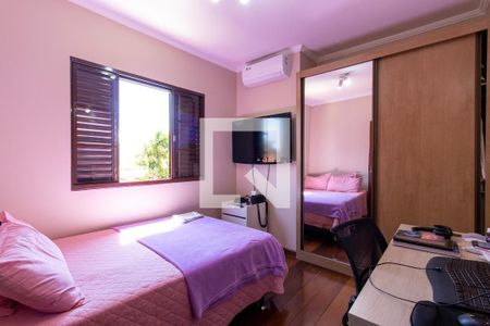 Casa à venda com 257m², 5 quartos e 4 vagasQuarto 2