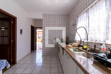 Casa à venda com 257m², 5 quartos e 4 vagasCozinha