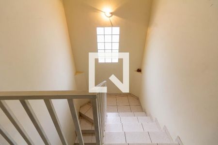 Casa para alugar com 125m², 3 quartos e 3 vagas Casa para alugar com 125m², 3 quartos e 3 vagasEscada