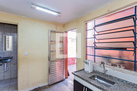 Casa à venda com 270m², 4 quartos e 3 vagasCozinha - edícula