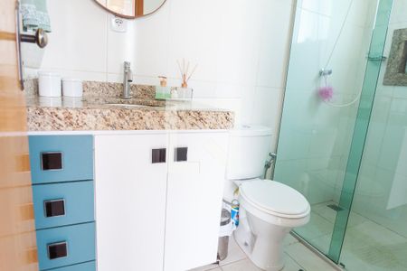 Apartamento à venda com 180m², 3 quartos e 2 vagas Apartamento à venda com 180m², 3 quartos e 2 vagasBanheiro suite