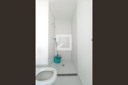 Banheiro de apartamento à venda com 2 quartos, 57m² em Centro, Campinas