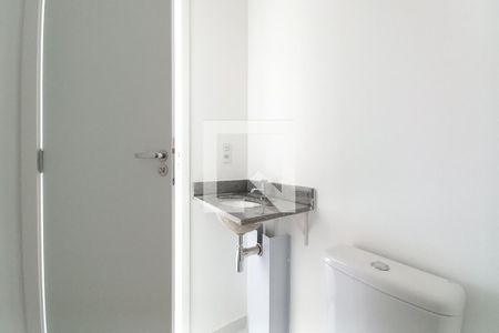 Banheiro de apartamento à venda com 2 quartos, 57m² em Centro, Campinas