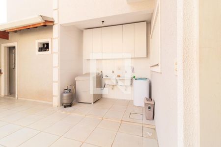 Casa à venda com 195m², 3 quartos e 4 vagasÁrea de Serviço