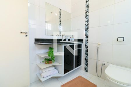 Casa à venda com 195m², 3 quartos e 4 vagasBanheiro da Suíte 1