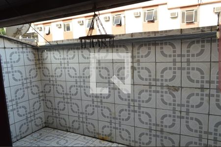 Casa de condomínio à venda com 75m², 3 quartos e 1 vagaÁrea de Serviço 