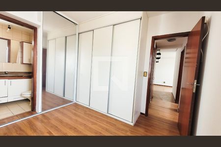 Apartamento à venda com 170m², 4 quartos e 2 vagas Apartamento à venda com 170m², 4 quartos e 2 vagasSuite