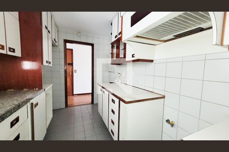 Apartamento à venda com 170m², 4 quartos e 2 vagas Apartamento à venda com 170m², 4 quartos e 2 vagasCozinha