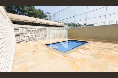 Apartamento à venda com 170m², 4 quartos e 2 vagas Apartamento à venda com 170m², 4 quartos e 2 vagasÁrea comum - Piscina