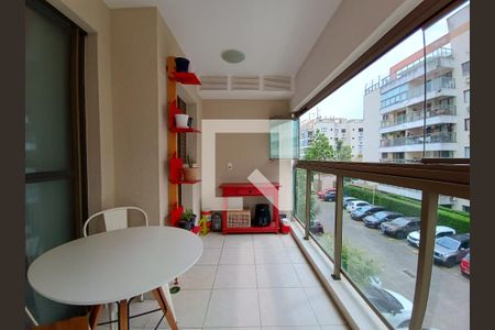 Apartamento à venda com 86m², 3 quartos e 1 vaga Apartamento à venda com 86m², 3 quartos e 1 vagaVaranda