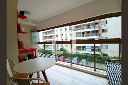 Apartamento à venda com 86m², 3 quartos e 1 vaga Apartamento à venda com 86m², 3 quartos e 1 vagaVaranda