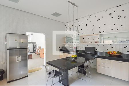 Casa à venda com 701m², 4 quartos e 5 vagasChurrasqueira