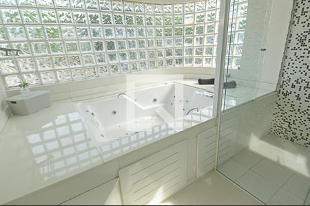 Casa à venda com 701m², 4 quartos e 5 vagasBanheiro da Suíte