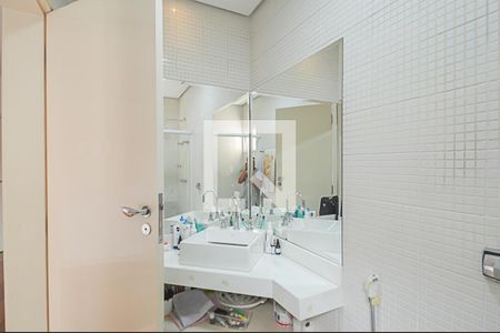 Casa à venda com 701m², 4 quartos e 5 vagasBanheiro da Suíte 1